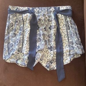 Adorable Blue Paisley Floral Design Shorts